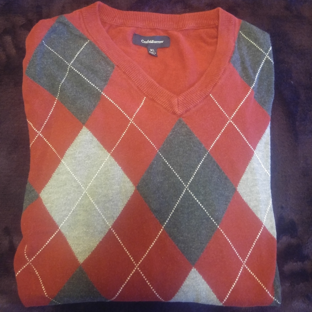Croft&Barrow maroon v-neck argyle sweater